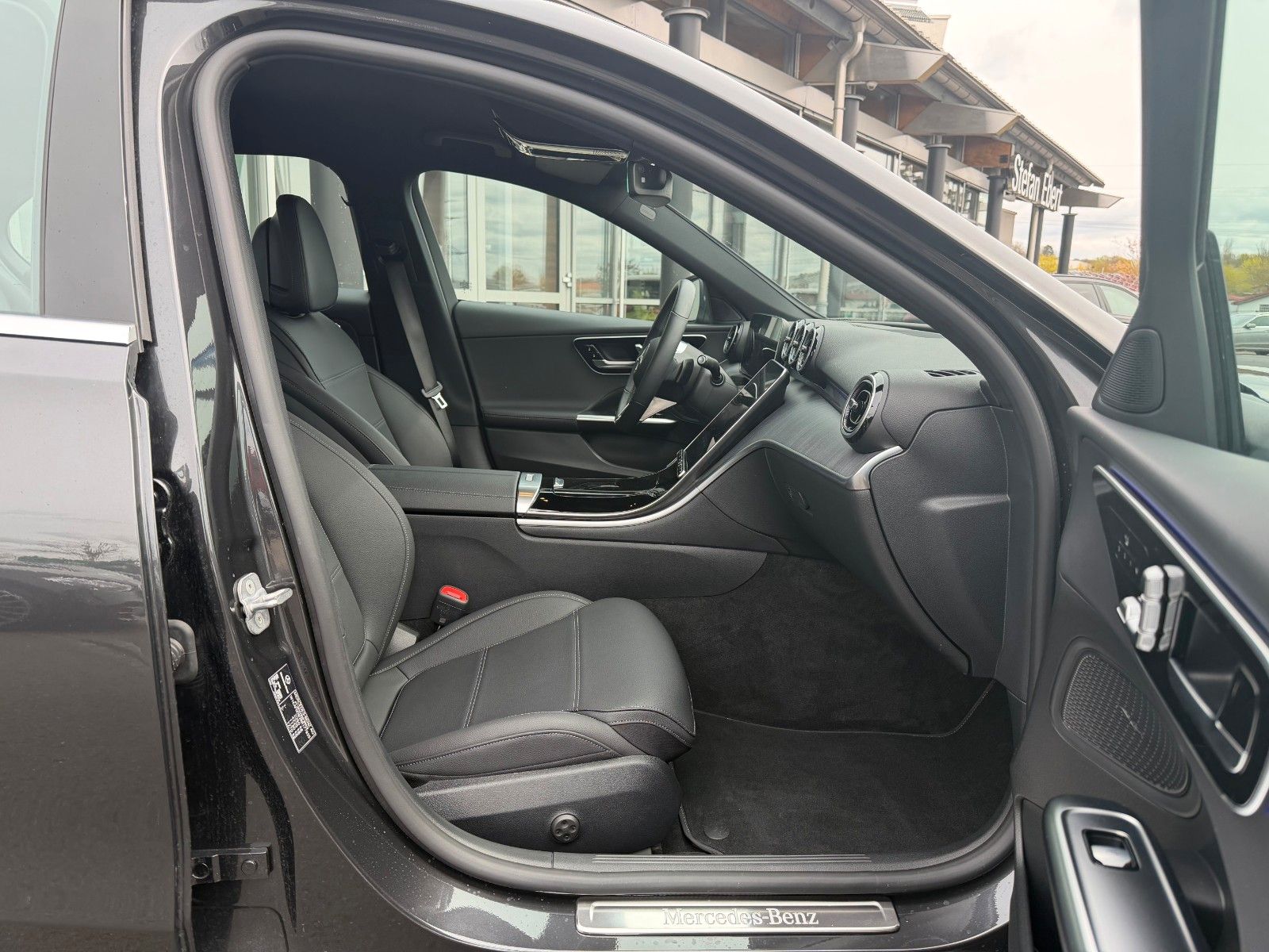 Fahrzeugabbildung Mercedes-Benz C 200d Avantgarde+Dirstr+Memory+Digital+TotW+
