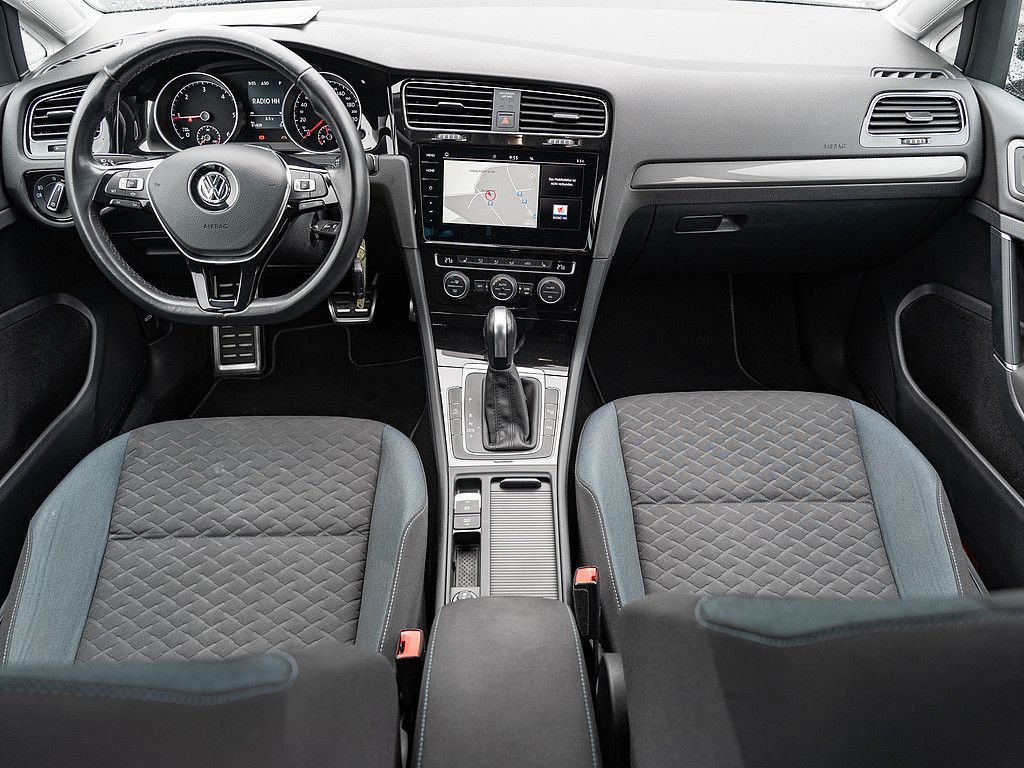 Fahrzeugabbildung Volkswagen Golf VII Variant 2.0 TDI IQ.DRIVE AHK LED KAMERA