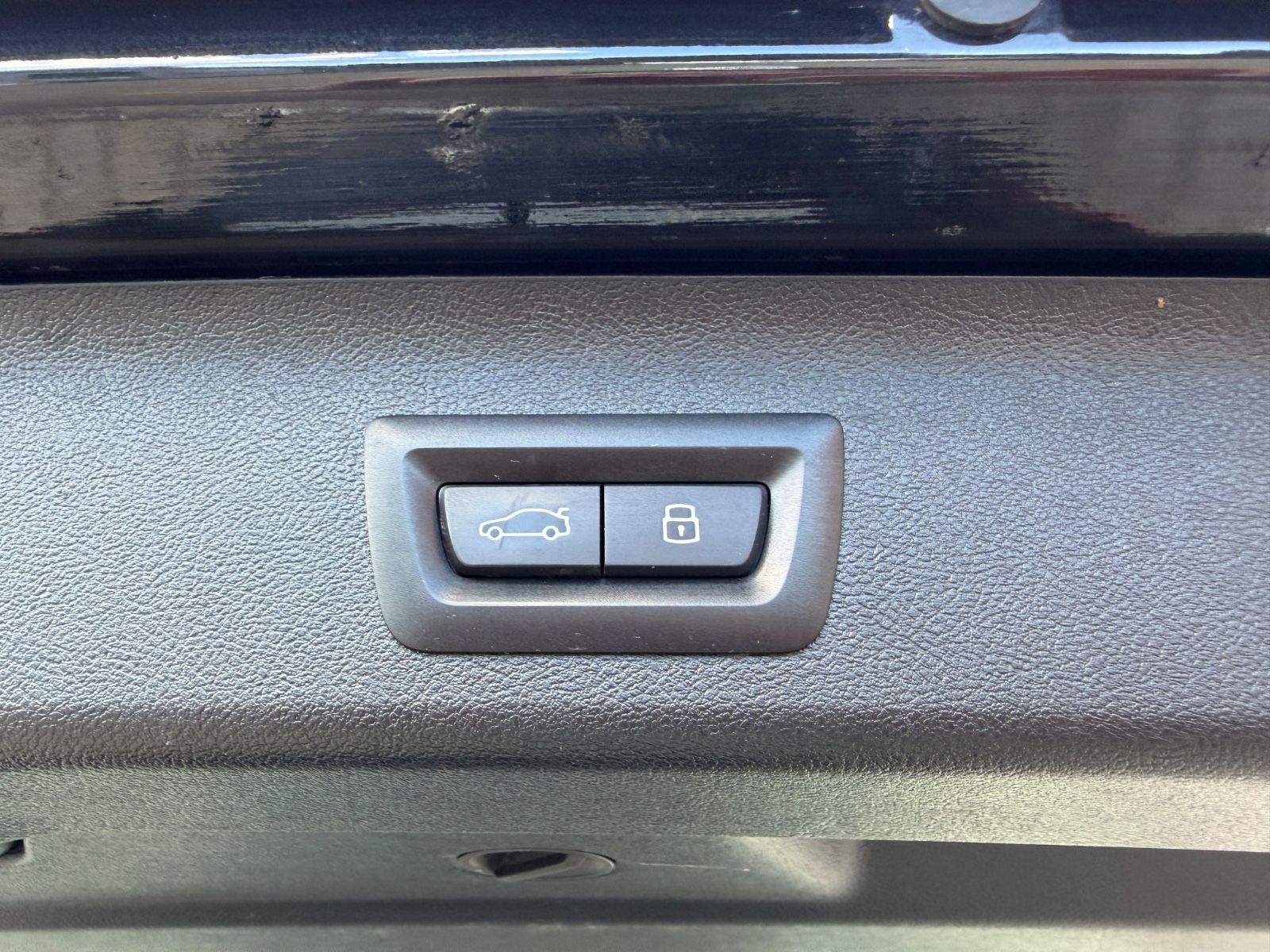 Fahrzeugabbildung BMW 520d Touring xDrive Luxury Line LASER PANO HUD