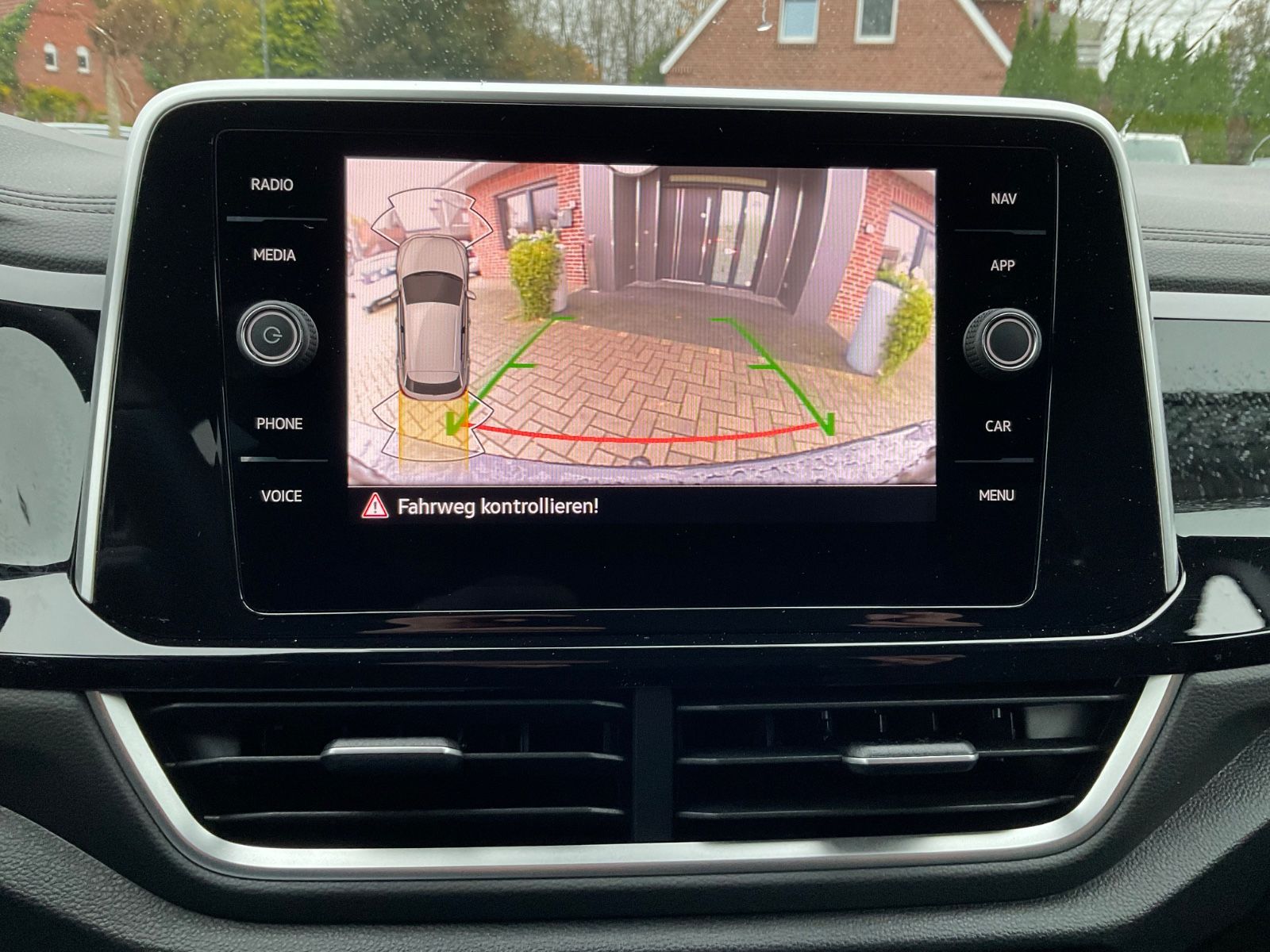 Fahrzeugabbildung Volkswagen T-Roc 1.5 TSI DSG R Line,AHK,ACC,Kamera,Navi