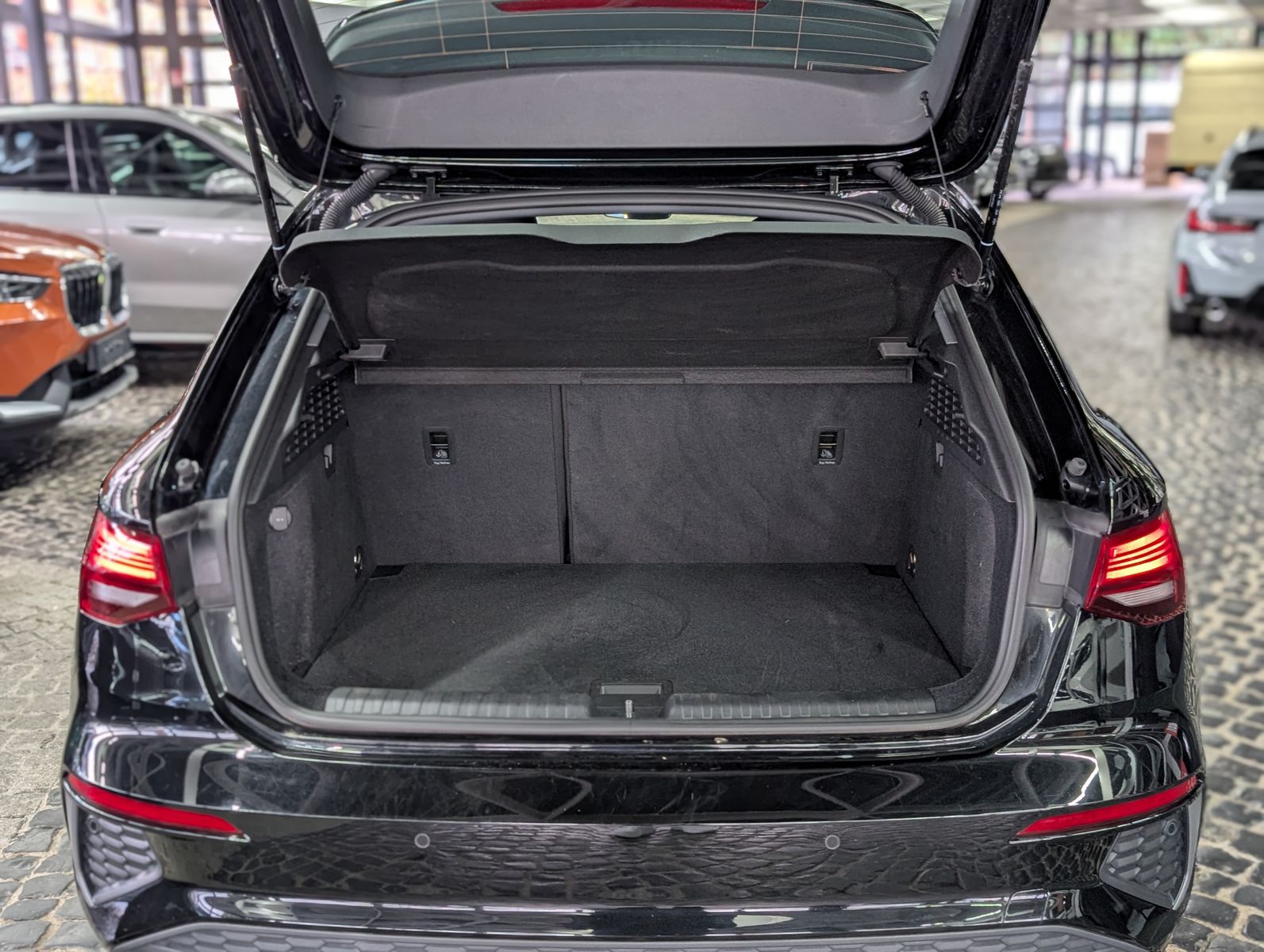 Fahrzeugabbildung Audi A3 30 TDI S-Line VIRT KAM LED SHZ APP NAVI 17"