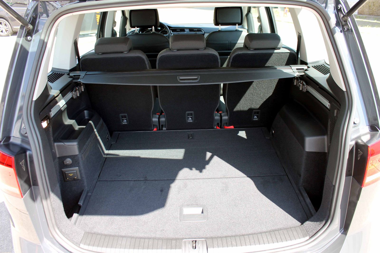 Fahrzeugabbildung Volkswagen Touran Comfortline 2.0 TDI DSG ACC PDC KAM LED