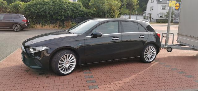 MERCEDES-BENZ A 250 e TÜV+Insp NEU 8fachAlu PHEV AHK