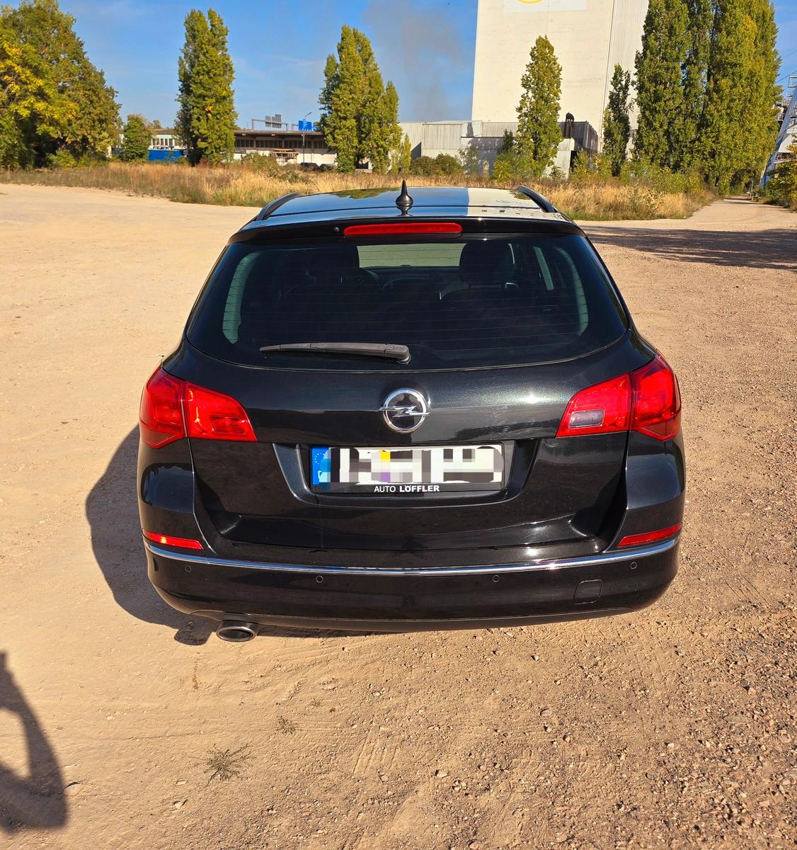 Opel Astra 2013 — interior