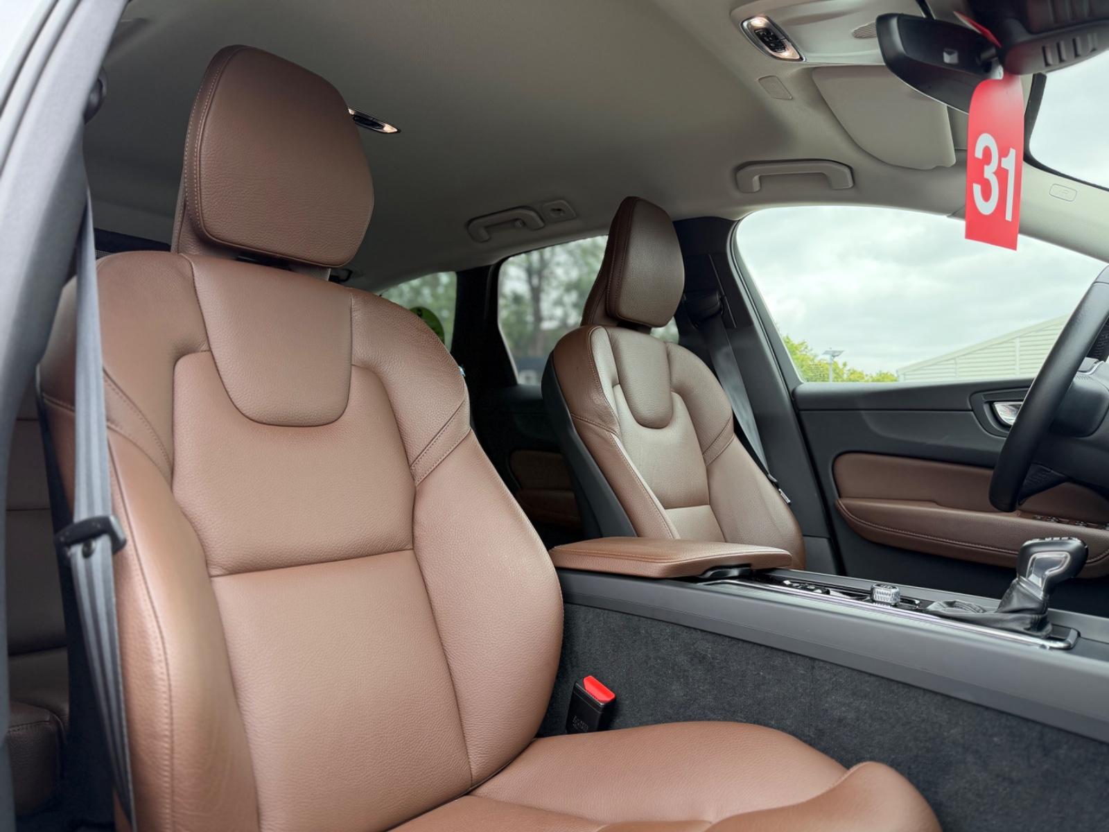Volvo XC60 Momentum Pro*LEDER*ACC*LED*SENSUS*APPLECAR
