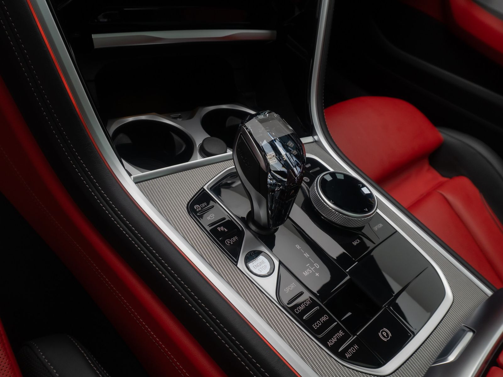 Fahrzeugabbildung BMW M850i xD Gran Coup&eacute; Panorama Individual B&W Voll