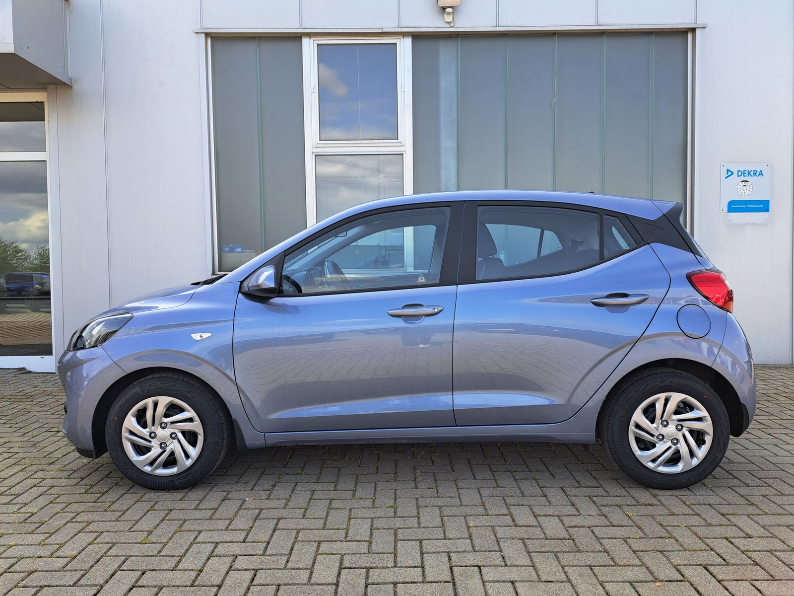 Fahrzeugabbildung Hyundai i10 1.0 MODELL 2025 NAVI WINTERPAKET KAMERA DAB