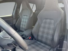 VW Golf VIII 2.0 TDI GTD DSG Sthz Matrix 19'' HeadU VW Golf VIII 2.0 TDI GTD DSG Sthz Matrix 19'' HeadU