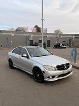 Mercedes-Benz 350 - Mercedes-Benz 350 mit Benzin-Antrieb: Limousine, Automatik