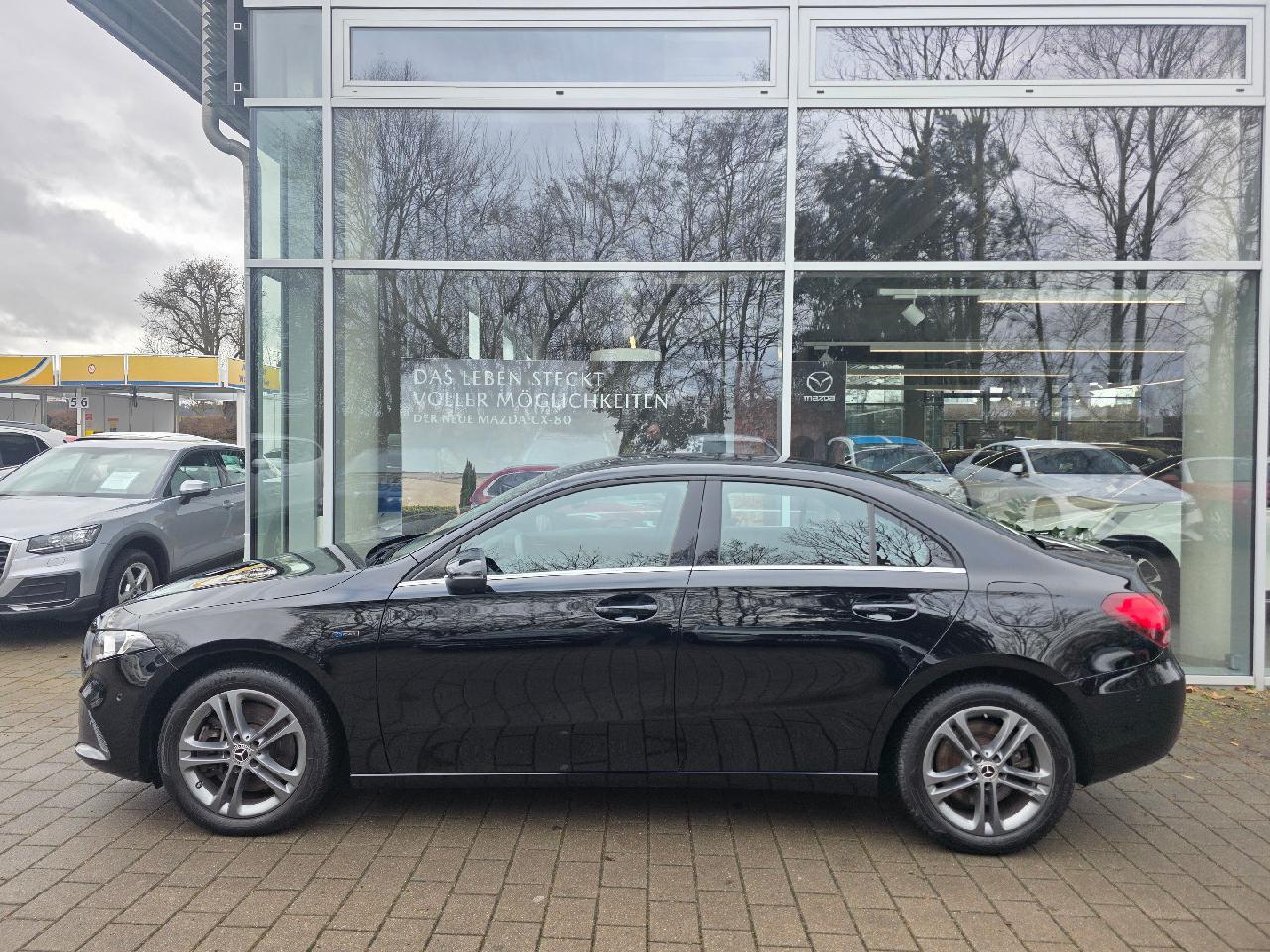 Mercedes-Benz A 250 e Limousine Style NAVI MBUX KAMERA