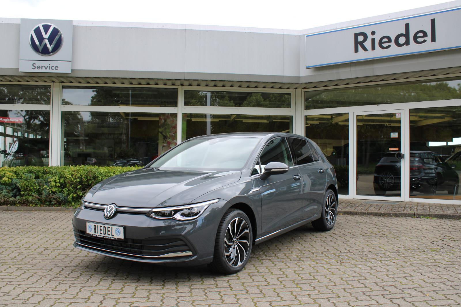 Volkswagen Golf VIII 1.5 eTSI DSG Style, AHK, Navi, LED