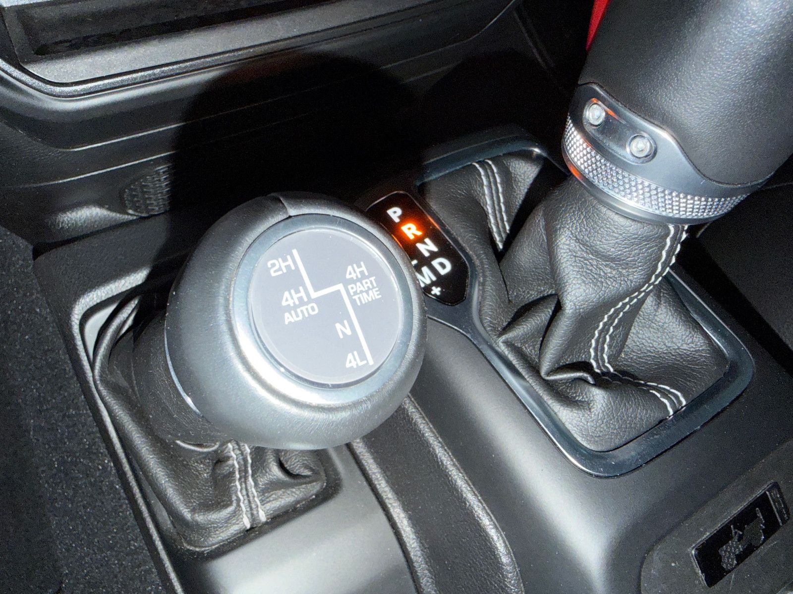 Fahrzeugabbildung Jeep Gladiator Launch Edition 4WD/KAMERA/LEDER/LED/EX