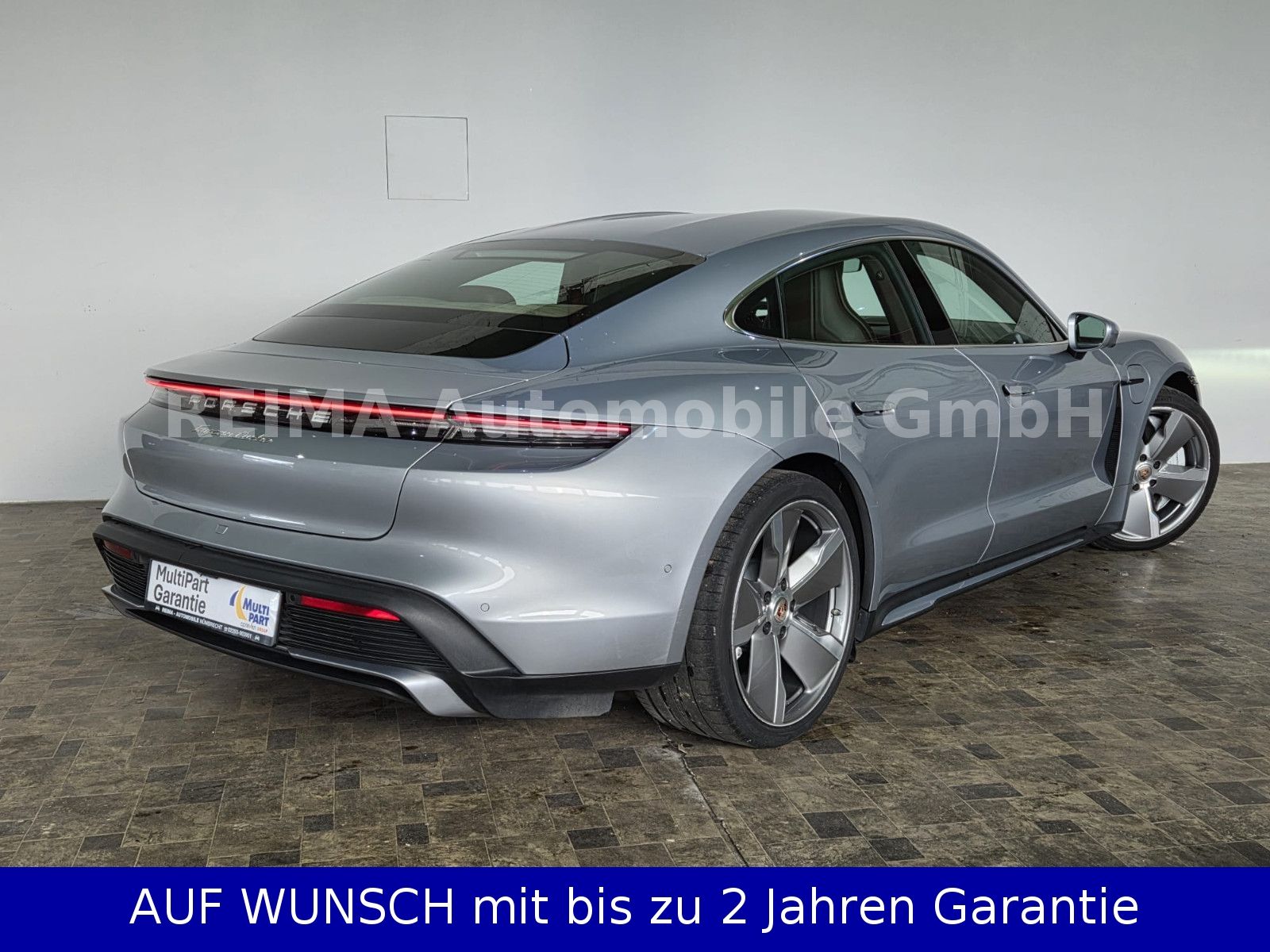 Fahrzeugabbildung Porsche Taycan Turbo 93 KWH, SOH 93,5%, LED