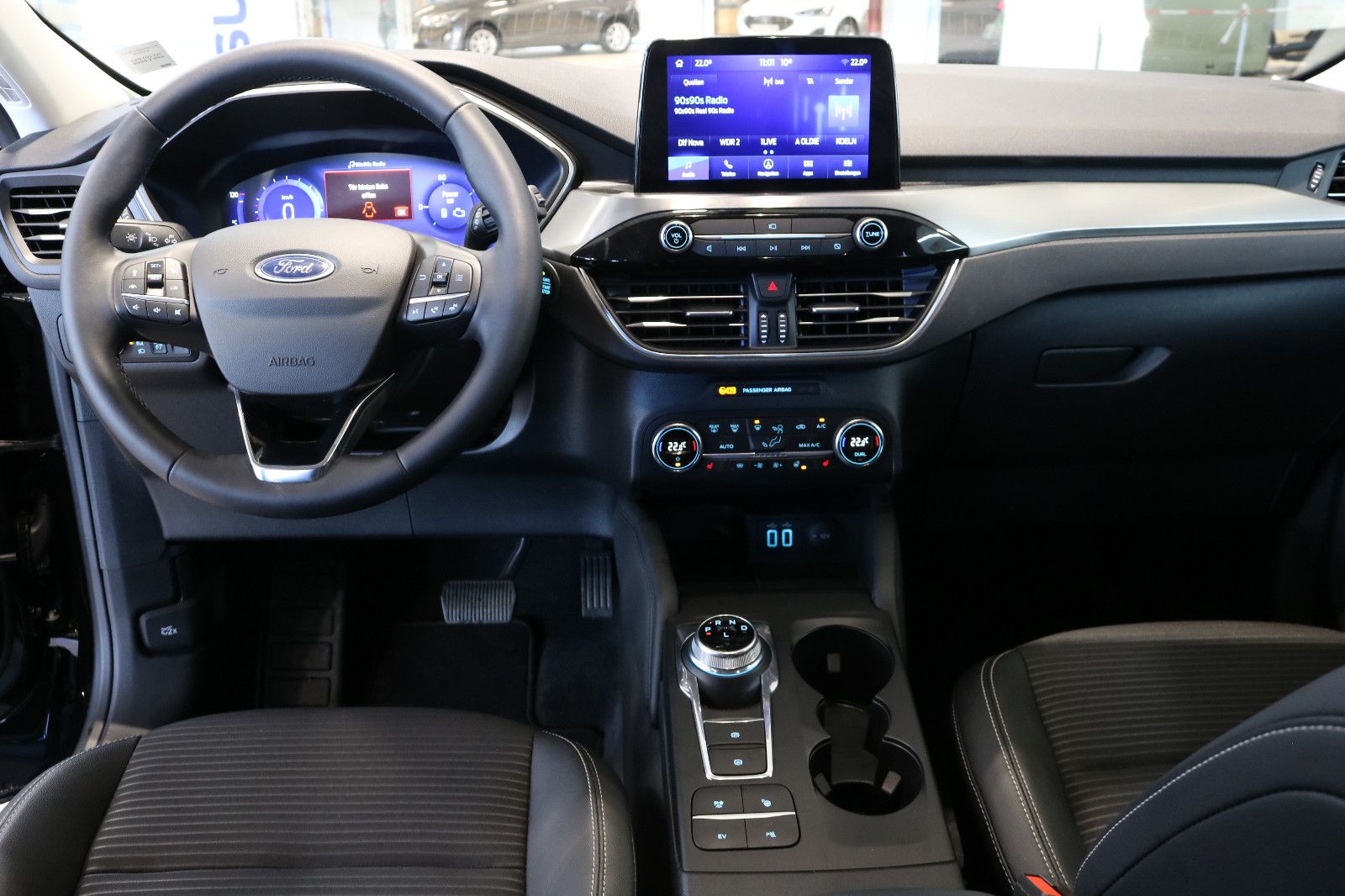 Fahrzeugabbildung Ford Kuga Plug-In Hybrid Titanium X/BLIS/Kamera