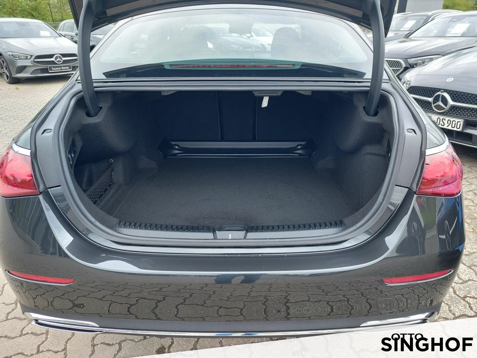 Fahrzeugabbildung Mercedes-Benz E 220 d Avantgarde +AHK+Digital LED+Standhg+360°