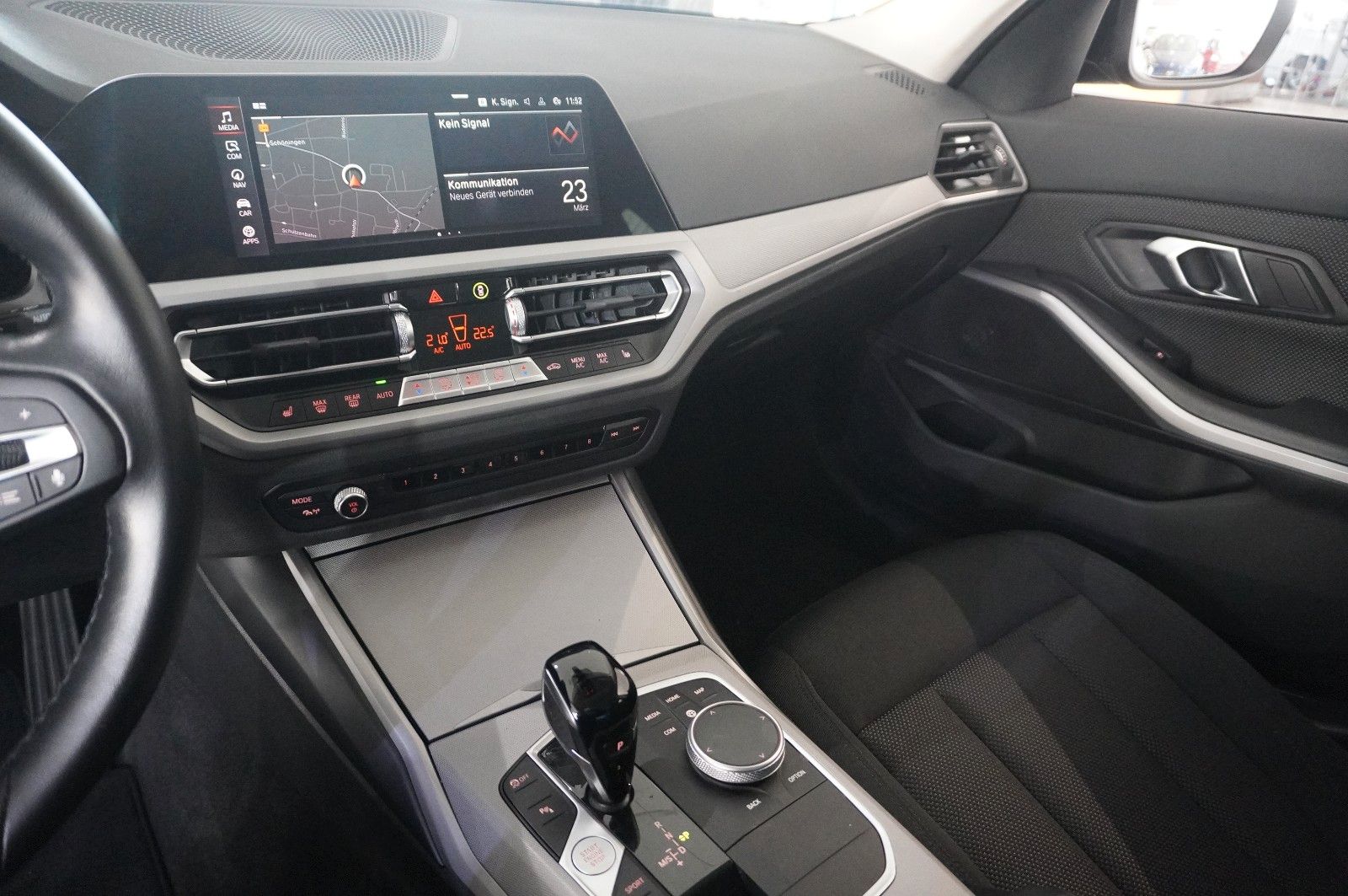 Fahrzeugabbildung BMW 318D TOURING ADVANTAGE NAVI/LED/VIRTUAL/SHZ/DAB+
