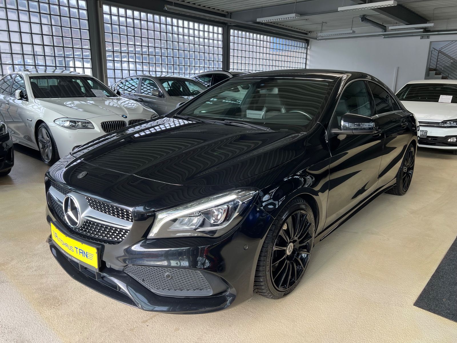 Fahrzeugabbildung Mercedes-Benz CLA 250 4Matic AMG Line *SCHECKHEFT BEI MERCEDES