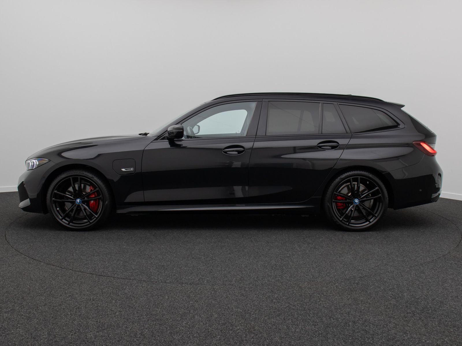 Fahrzeugabbildung BMW 330e M Sport Pro Kamera HUD DAB H/K Komfort 19"