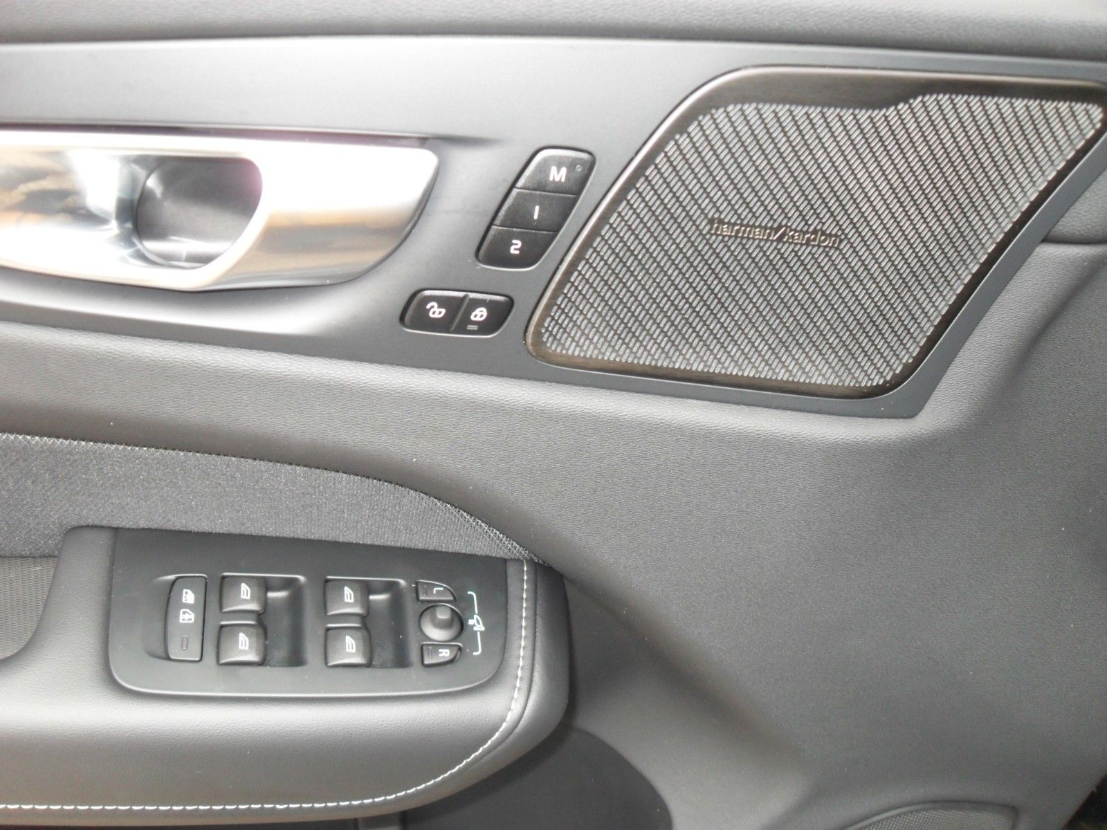 Fahrzeugabbildung Volvo XC 60 B5 Ultra Black Edition AWD |