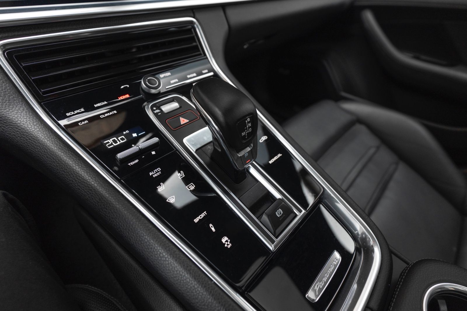 Fahrzeugabbildung Porsche Panamera 4 BOSE CARPLAY LED KAM TOTW PDK
