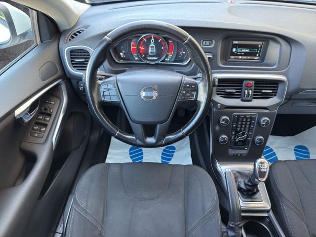 Volvo V40 Kinetic*LED*TEMPOMAT*SOUND*PDC*1.HAND*TOP