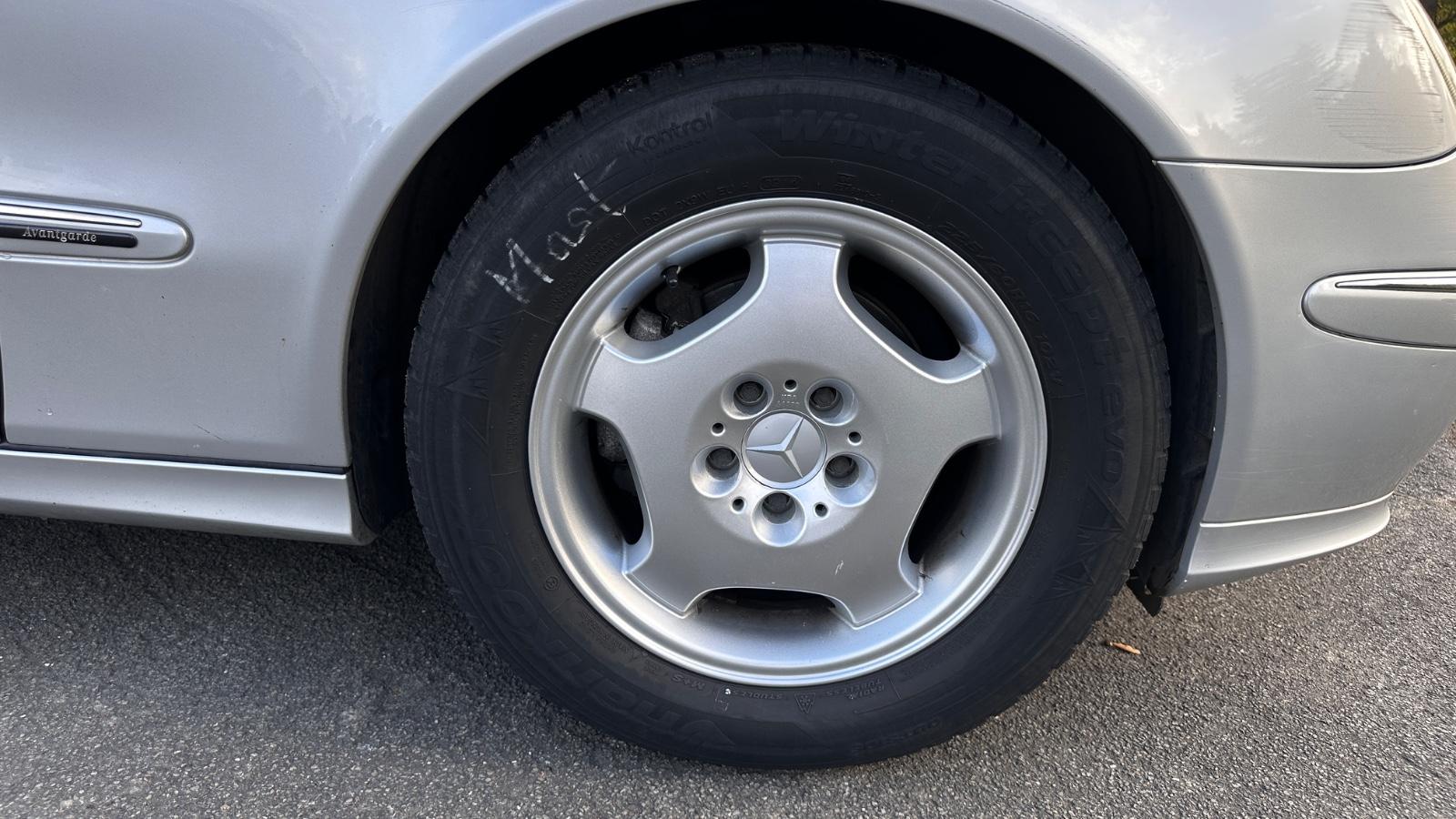 Mercedes-Benz E240 2005 — photo 40
