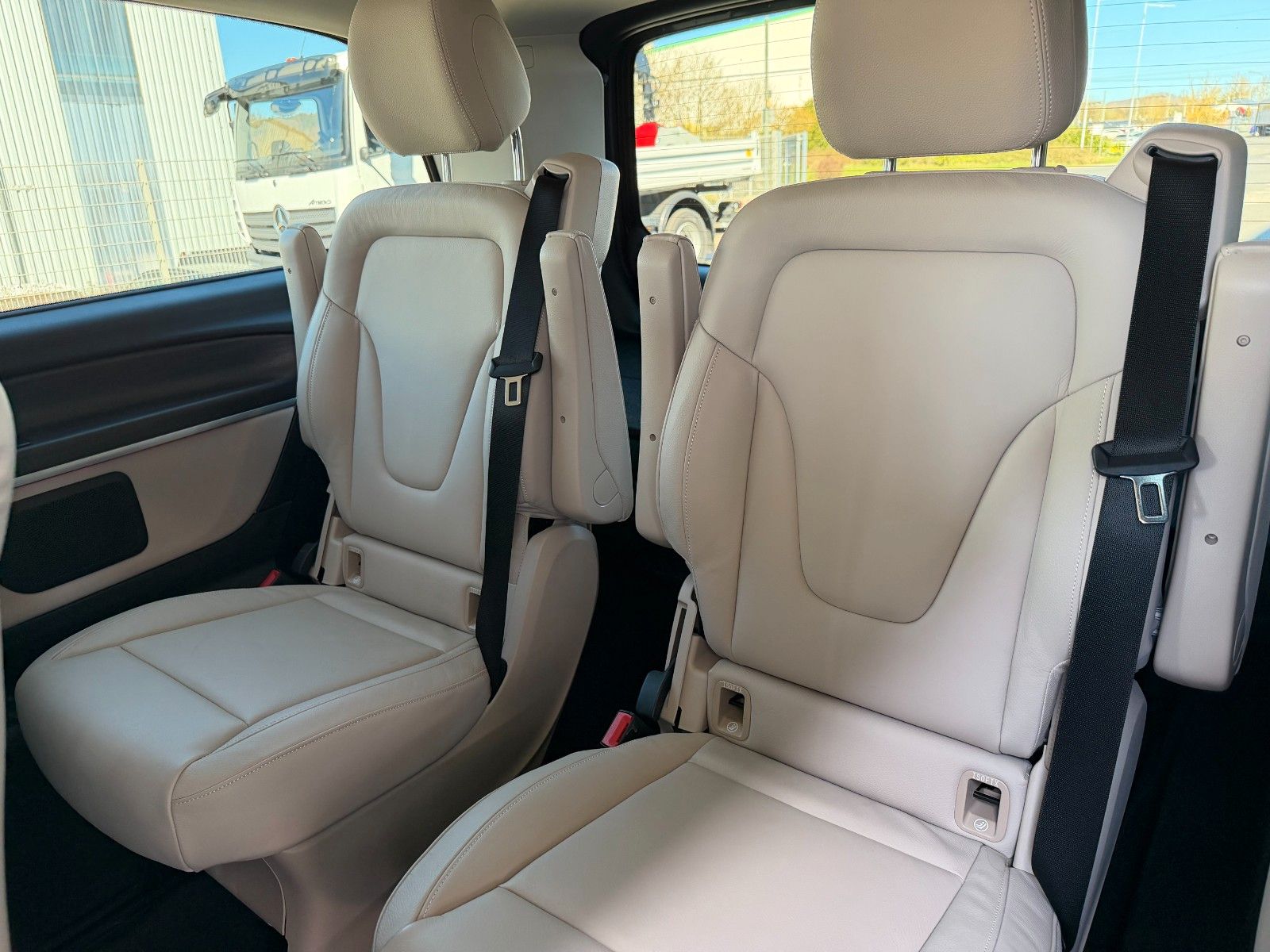 Fahrzeugabbildung Mercedes-Benz V 250 d AVA DISTRONIC AHK2,5to elektr Türen 360
