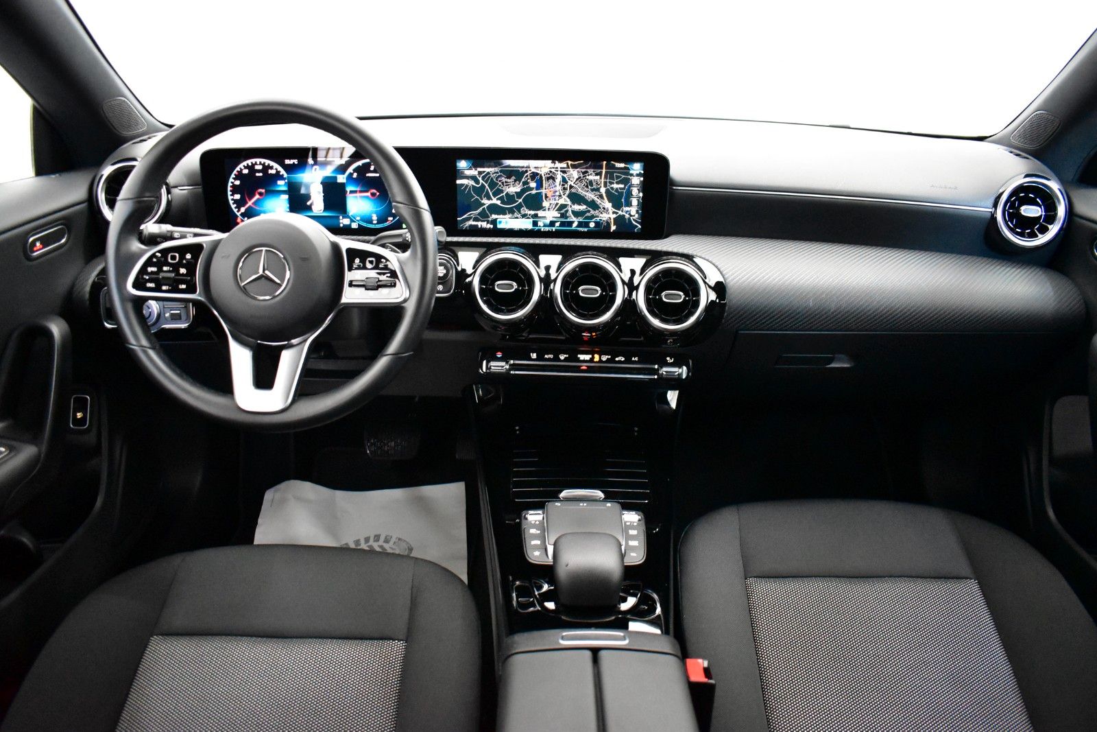 Fahrzeugabbildung Mercedes-Benz CLA 180d Shooting Brake Navi,LED,Kamera,SH,PDC