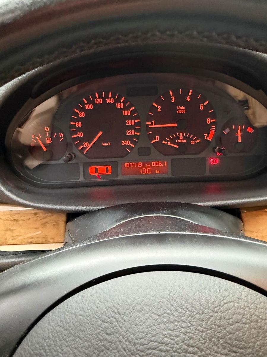 BMW 318 2004 — photo 11