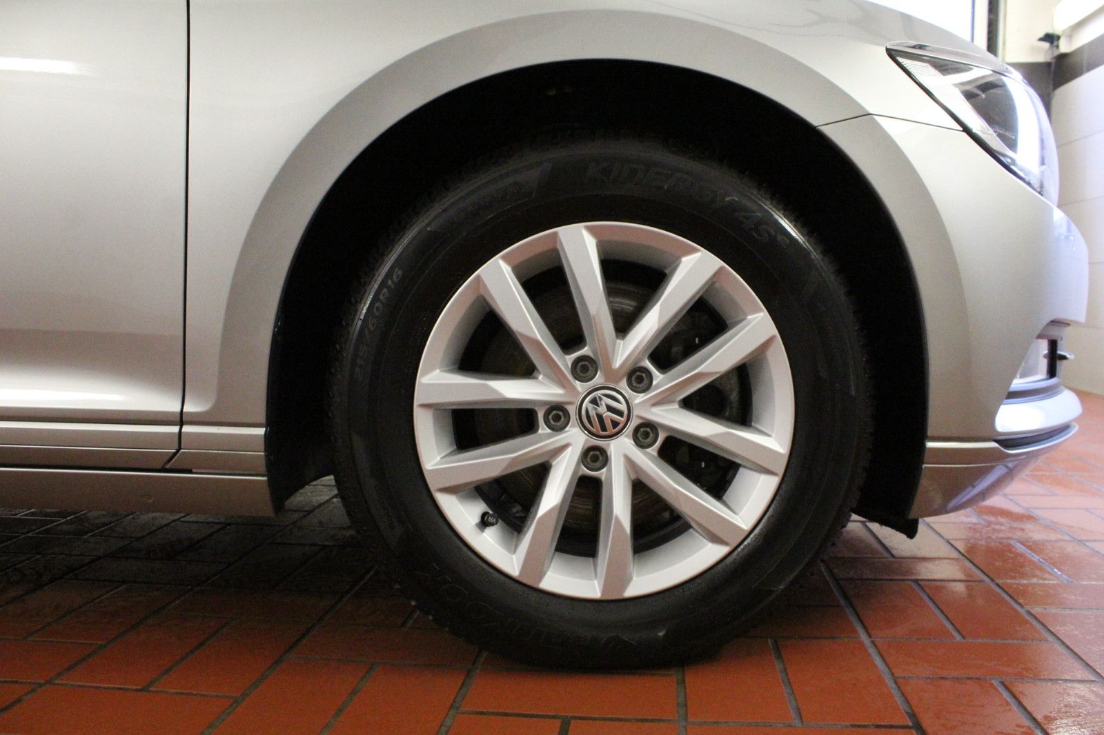 Fahrzeugabbildung Volkswagen Passat Variant 1.8 TSI DSG Comfortline Variant