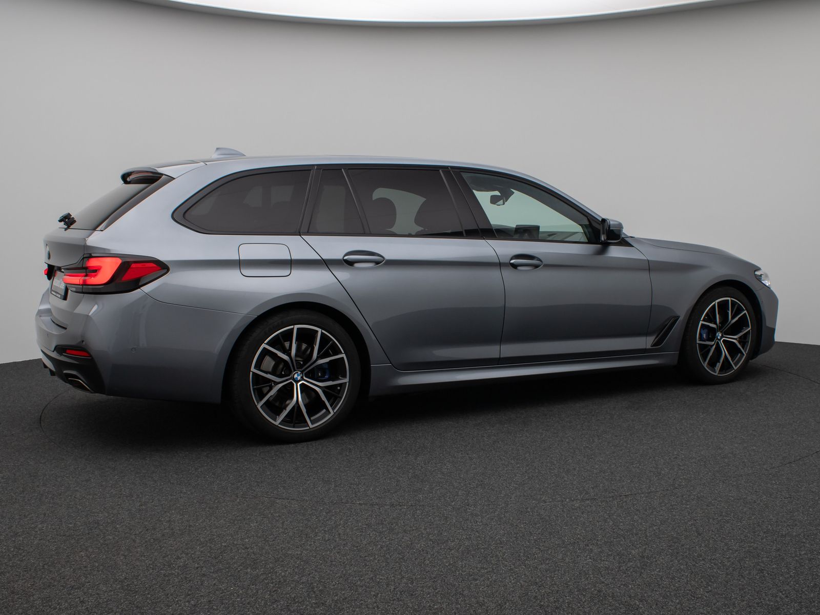 Fahrzeugabbildung BMW 540i xD M Sport Panorama DAB H/K DispKey 19Zoll