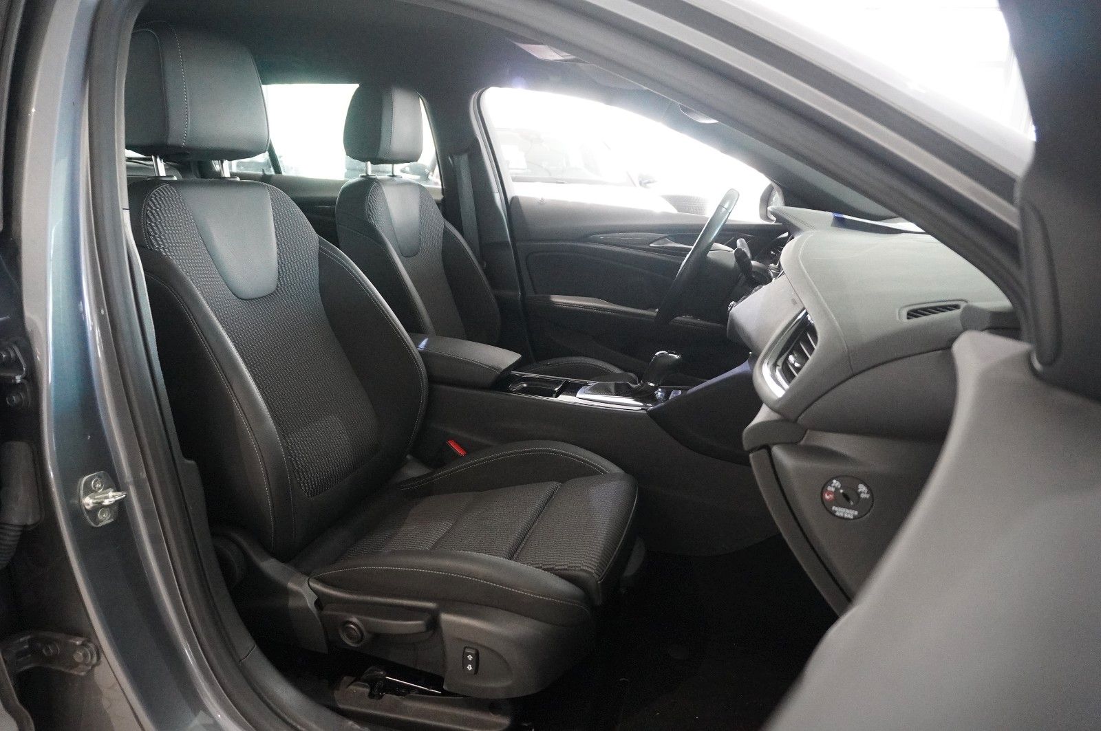 Fahrzeugabbildung Opel Insignia B ST 2.0D ELEGANCE NAVI/LED/KAMERA/AHK