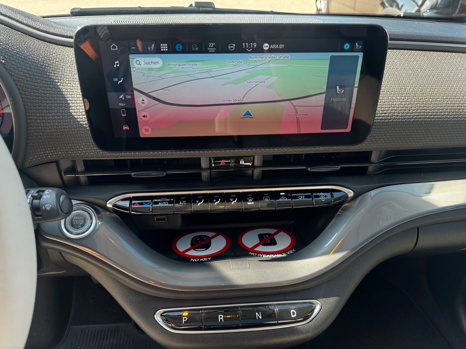 Fahrzeugabbildung Fiat Neuer 500E 500 la Prima Navi Kamera