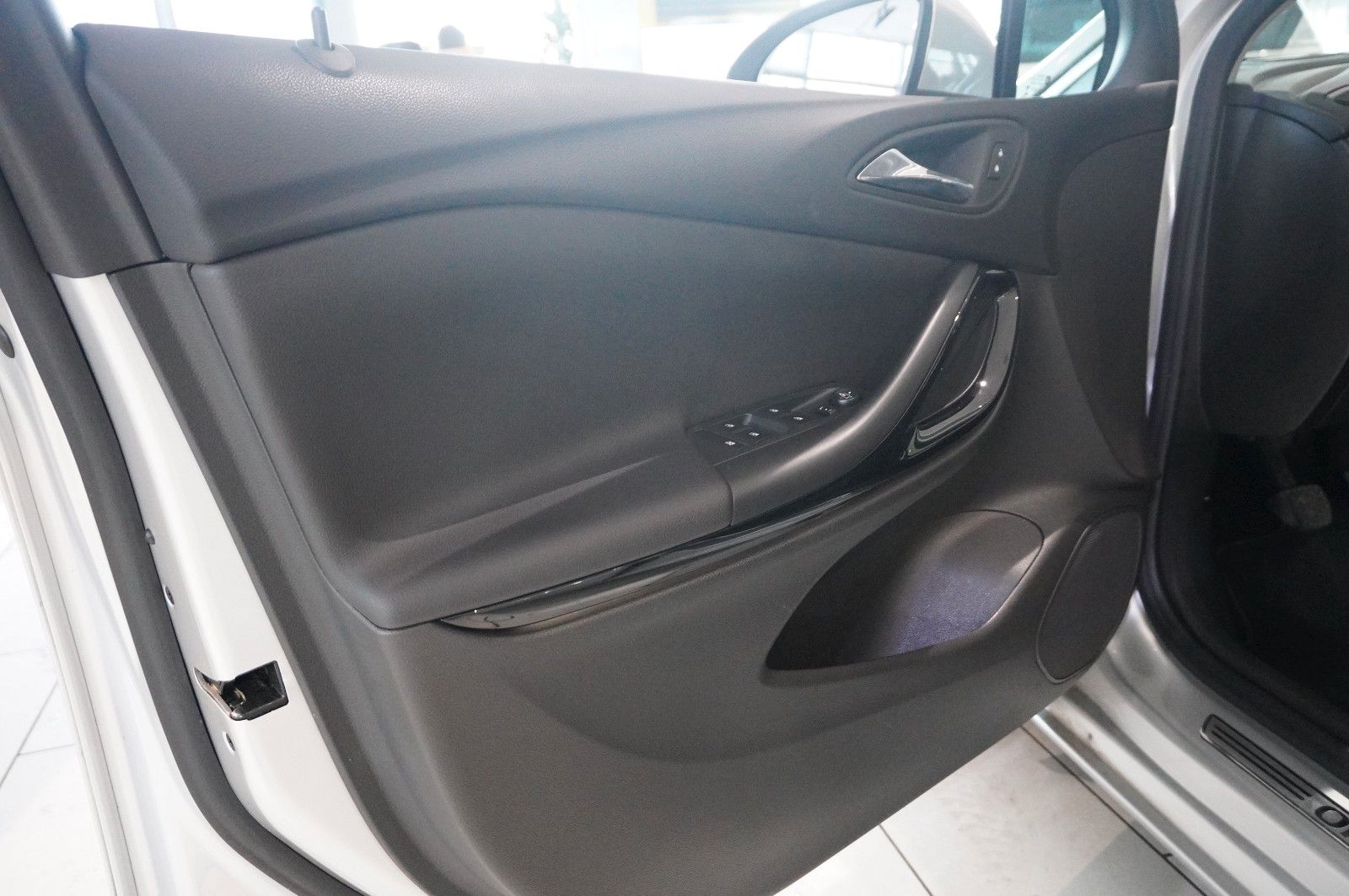 Fahrzeugabbildung Opel Astra K Lim. 1.4T INNOV. NAVI/LED/KAMERA/TEMP.