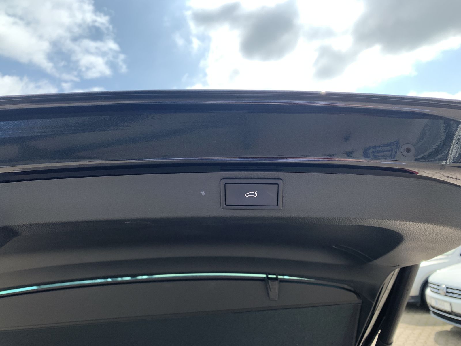 Fahrzeugabbildung SKODA Karoq 2.0 TDI*4x4*AHK*STHZ*Leder*360°Cam*Pano*