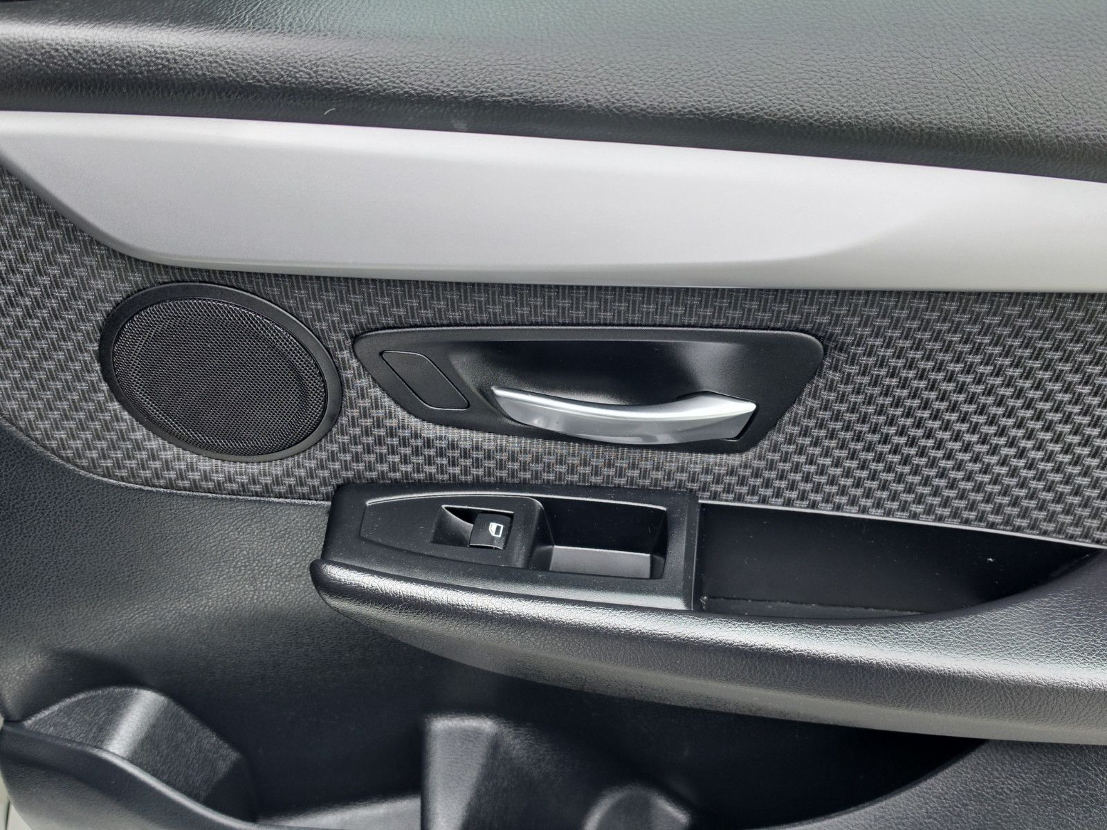 Fahrzeugabbildung BMW 218 2 Active Tourer 218 i TÜV SERVICE NEU