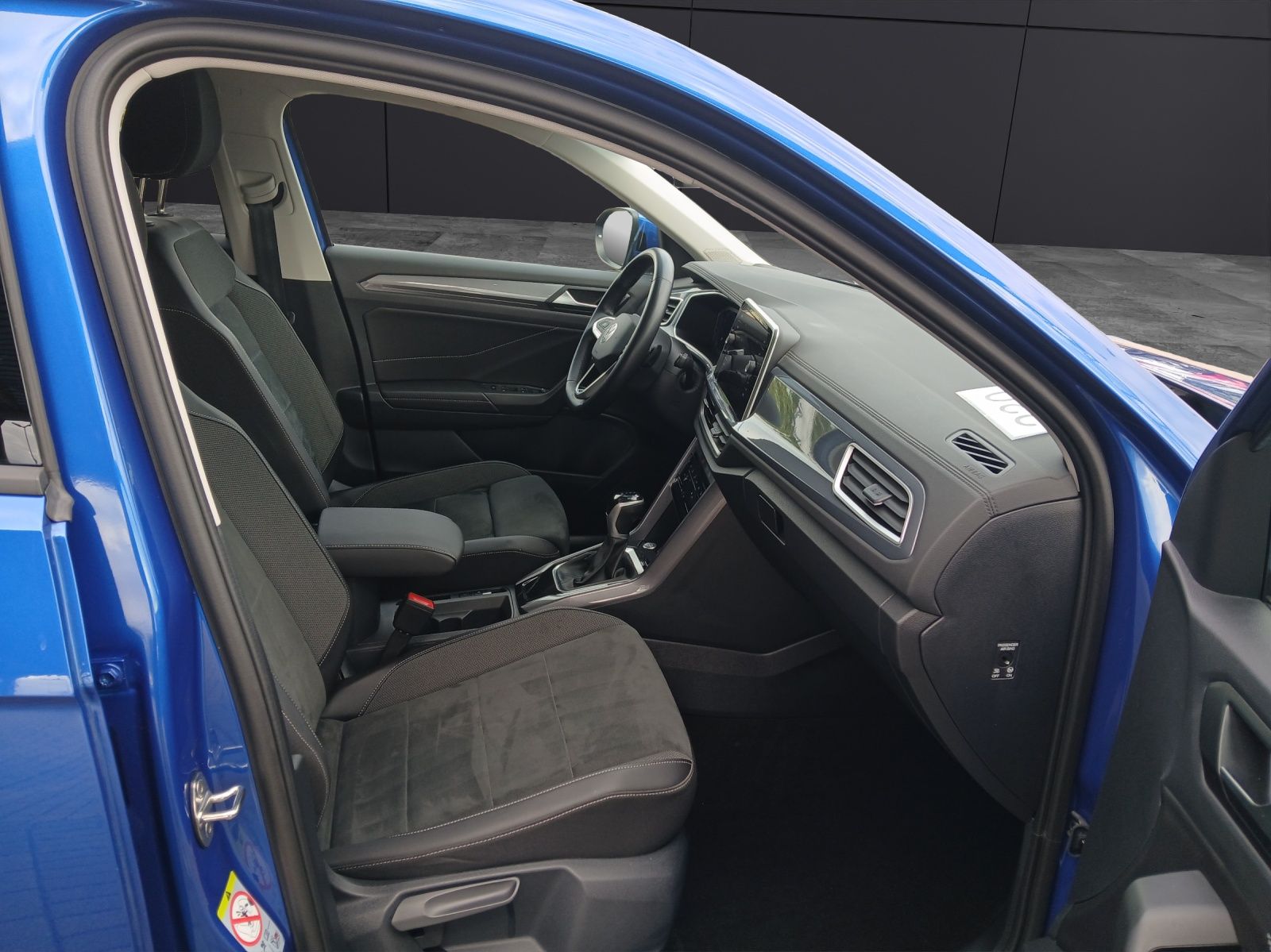 Fahrzeugabbildung Volkswagen T-Roc TSI Style Matrix AHK Kamera ACC Keyless Na