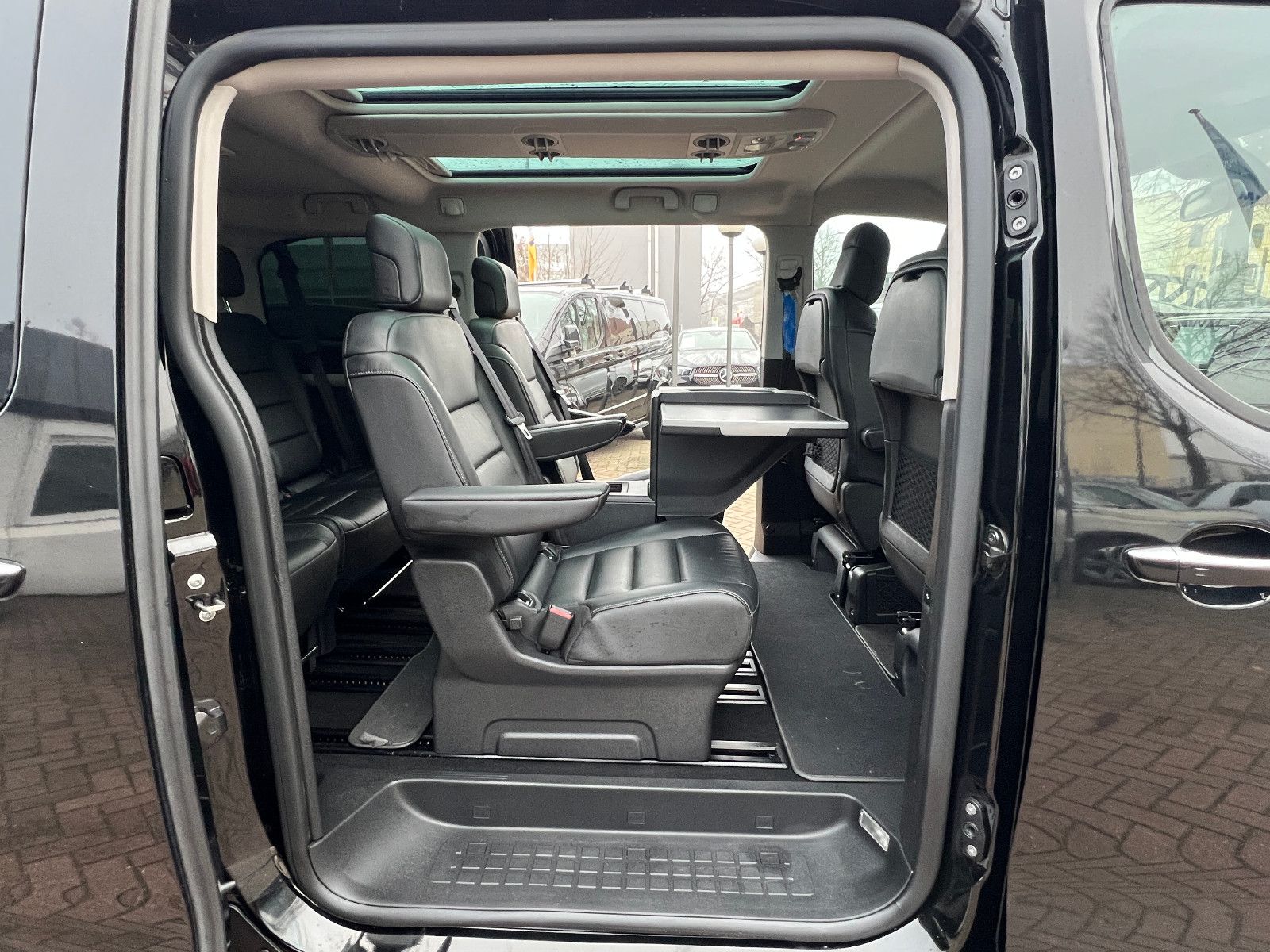 Fahrzeugabbildung Peugeot Traveller Business VIP L2 7-SITZER ABSOLUT VOLL