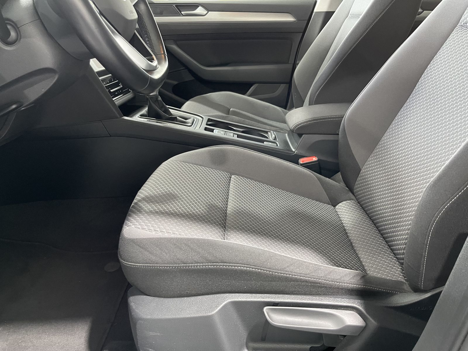 Fahrzeugabbildung Volkswagen Passat Variant 2.0 TDI*LED*AHK*Navi*ACC*Spur*
