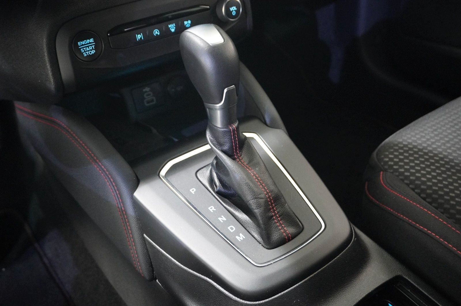 Fahrzeugabbildung Ford Focus Turnier 1.0 ST-LINE X NAVI/LED/KAMERA/DAB+
