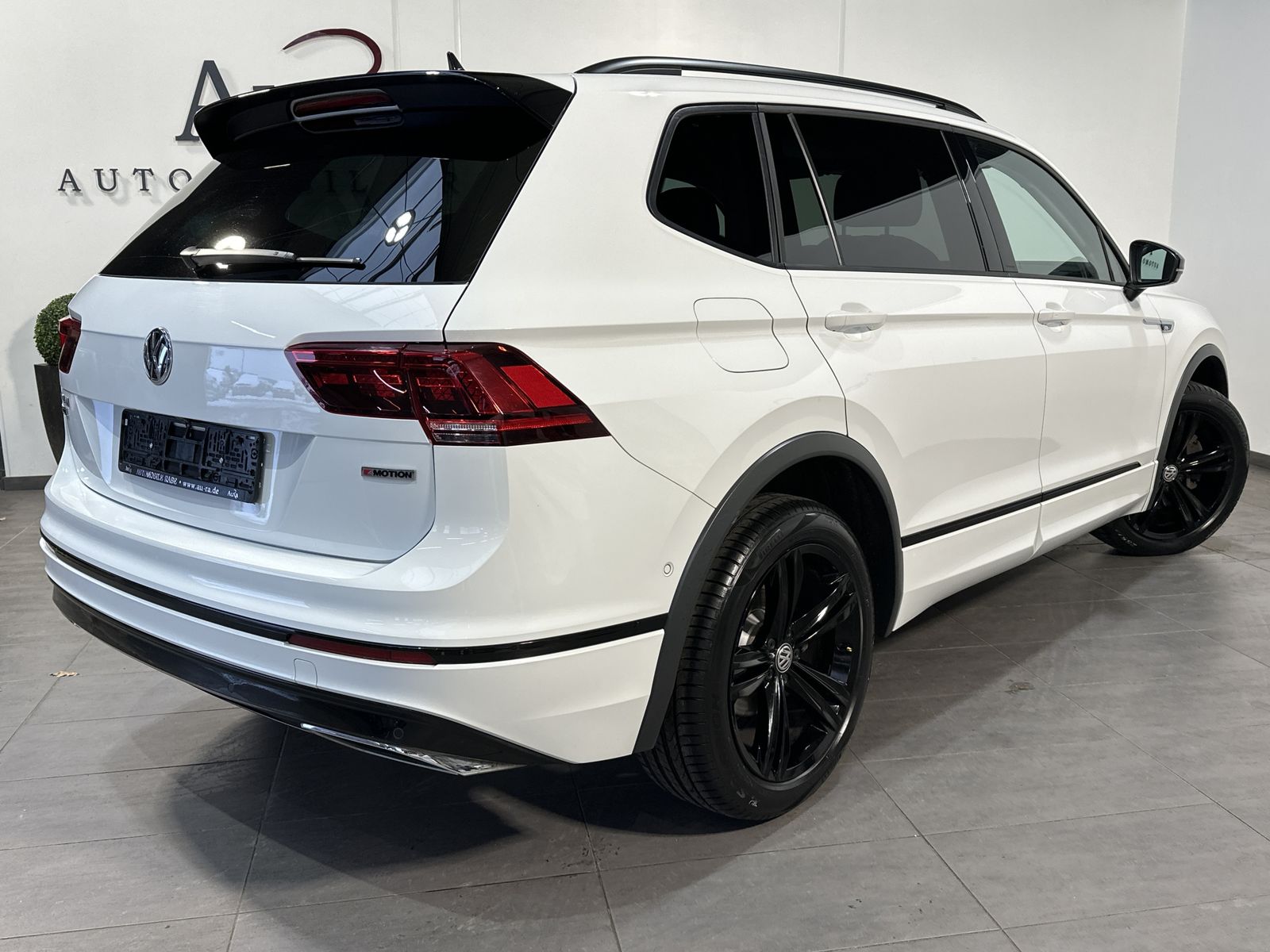 Fahrzeugabbildung Volkswagen Tiguan Allspace 4M R-Line HL NAV+LED+AHK+19ZOLL