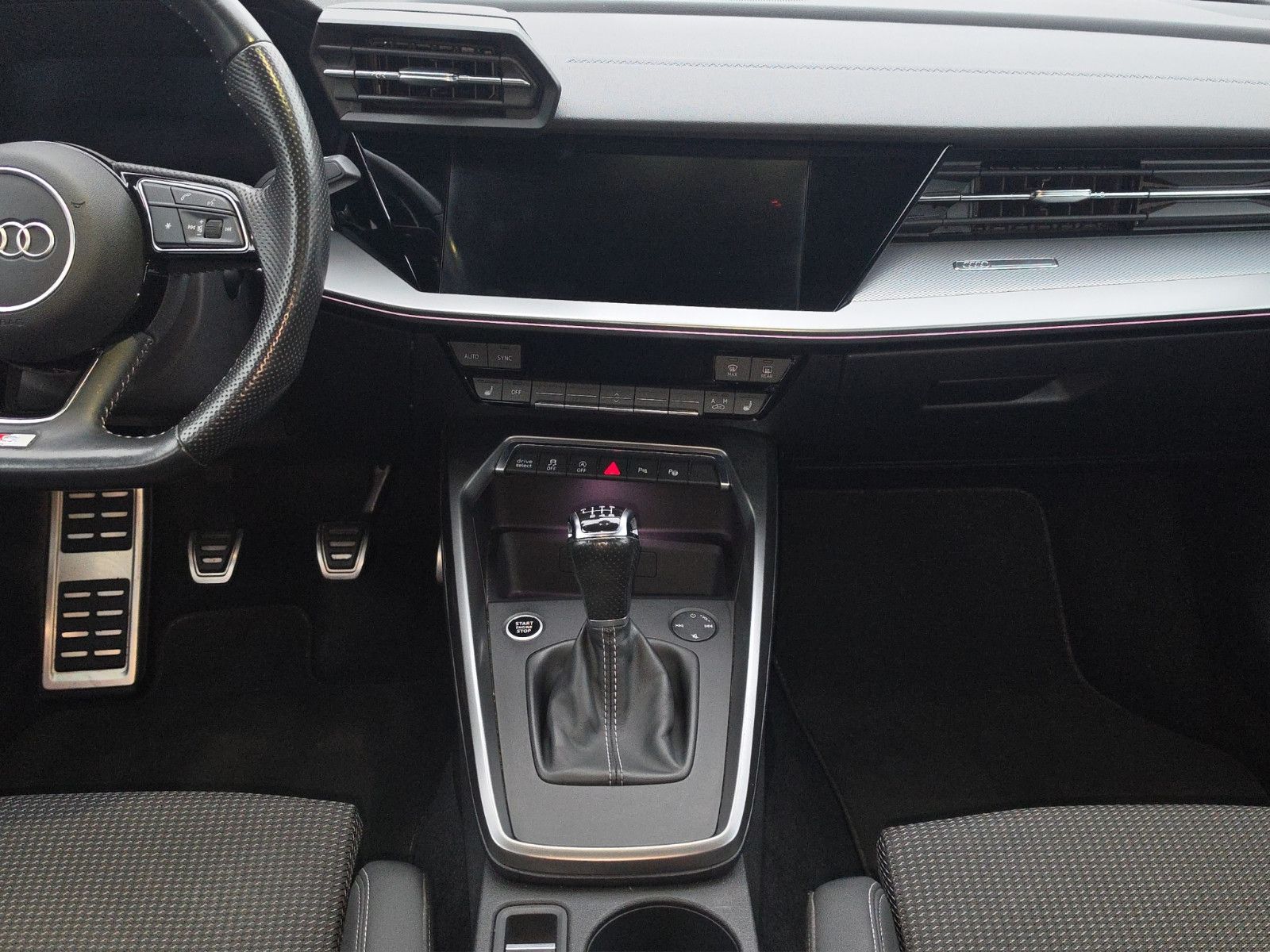 Fahrzeugabbildung Audi A3 Sportback 30 TDI S line LED AHK Kamera