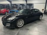 Porsche Panamera 4 - Porsche Panamera: Schwarz