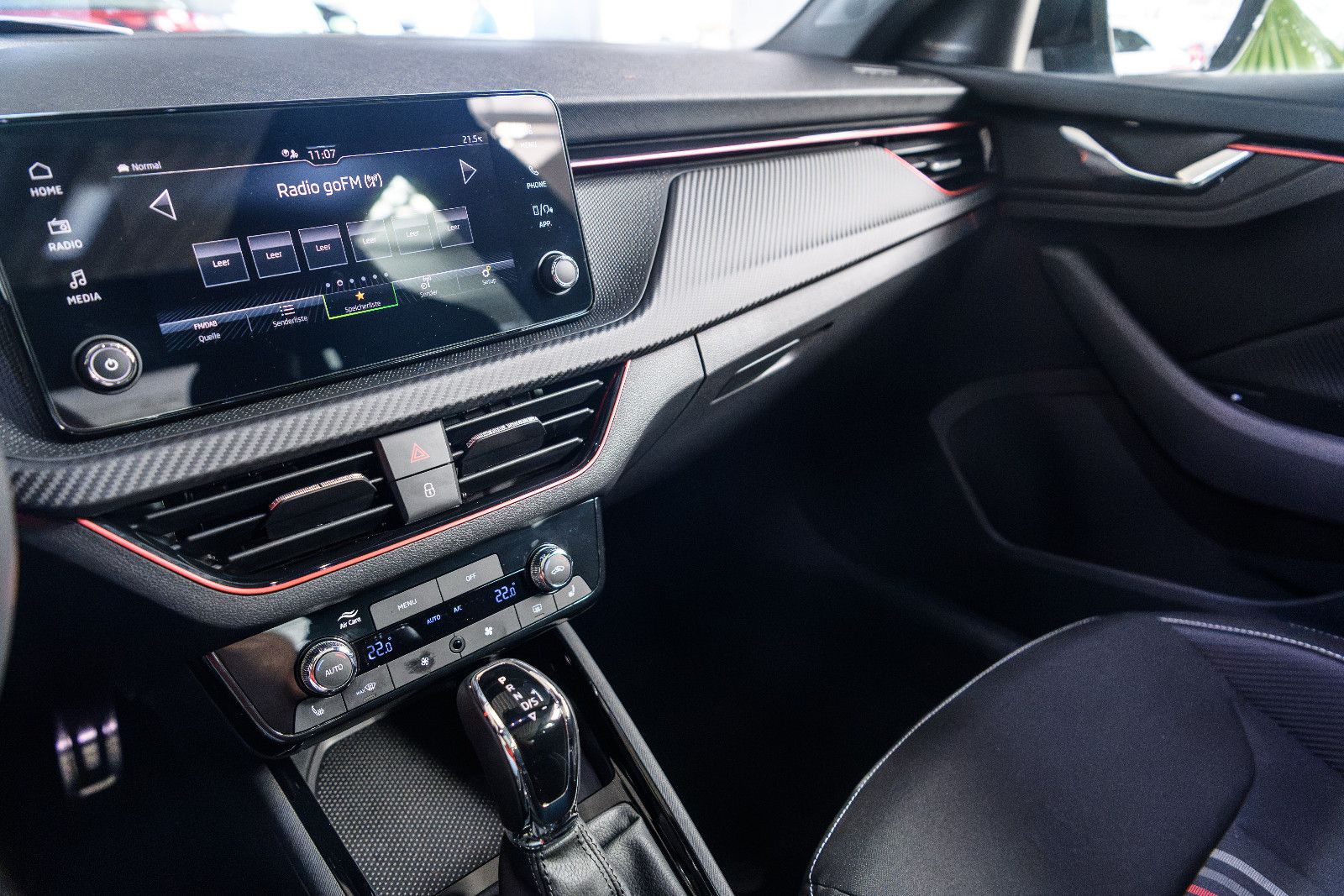 Fahrzeugabbildung SKODA Kamiq Monte Carlo + ACC + KAMERA + PANO + AHK
