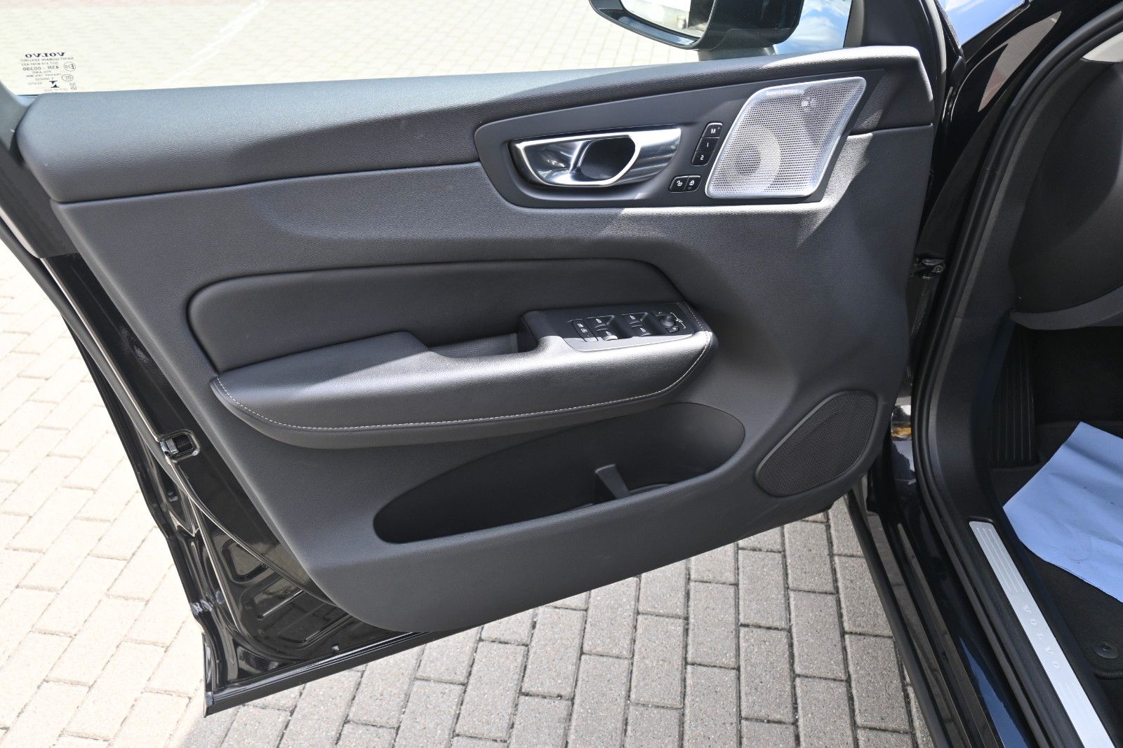 Fahrzeugabbildung Volvo XC60 B5 D AWD Ultimate Dark*STDHZG*360°LUFT*ACC