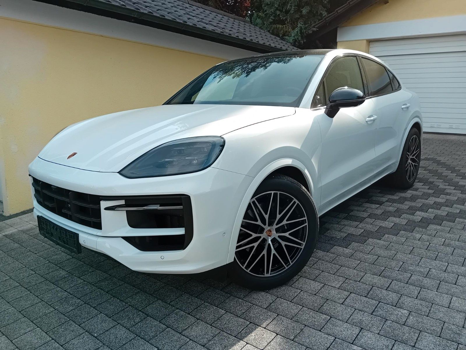 Porsche Cayenne - 1