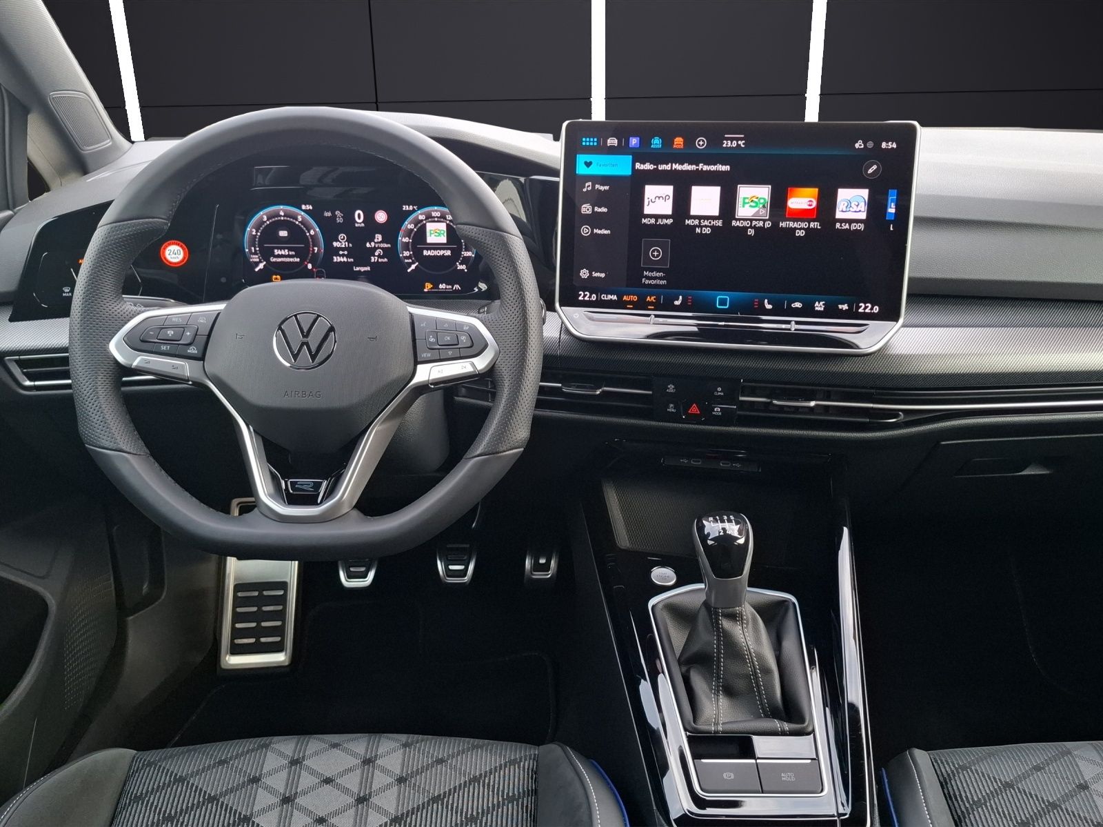 Fahrzeugabbildung Volkswagen Golf VIII Variant TSI R-Line LED Navi AID HUD AC