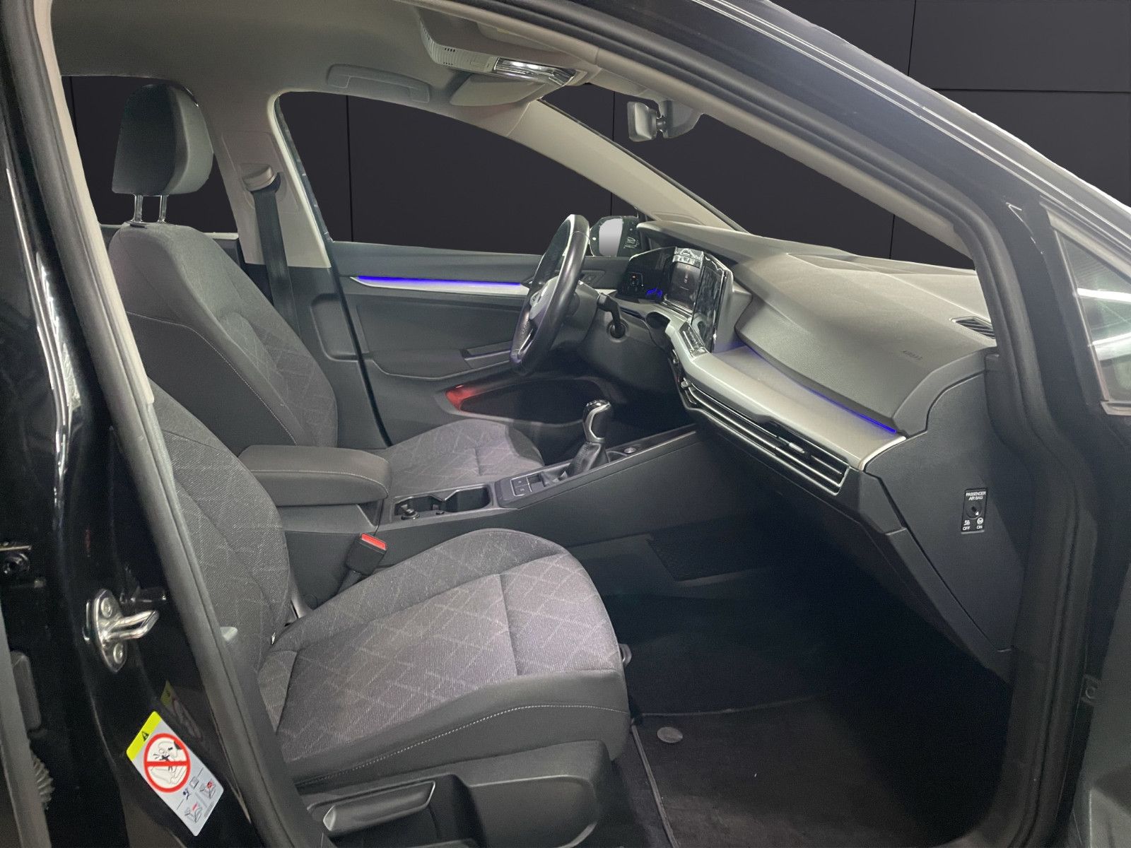 Fahrzeugabbildung Volkswagen Golf VIII*Standheizung*Kamera*Navi*ACC*SitzHZ*