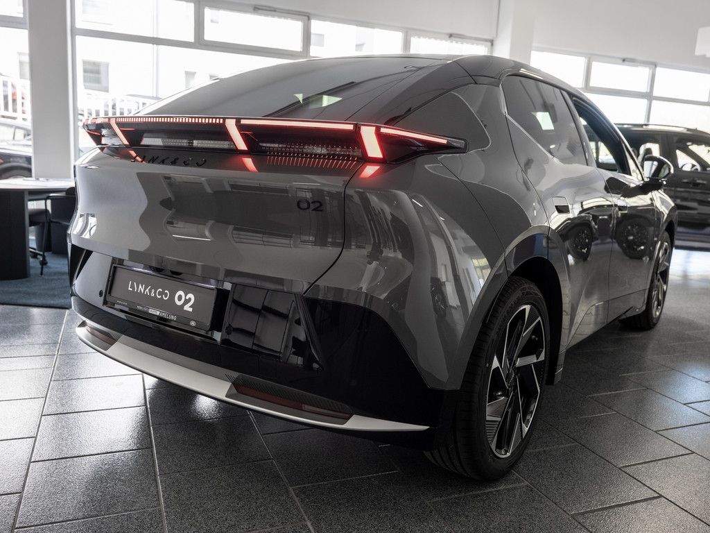 Lynk & Co 02