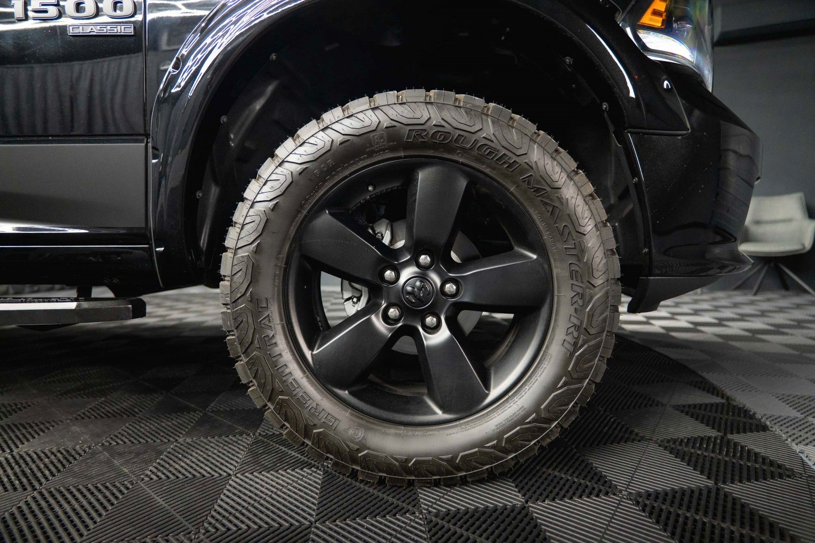 Fahrzeugabbildung Dodge RAM 5.7 V8 HEMI 4x4 OFFROAD Night-Paket *LED*AHK